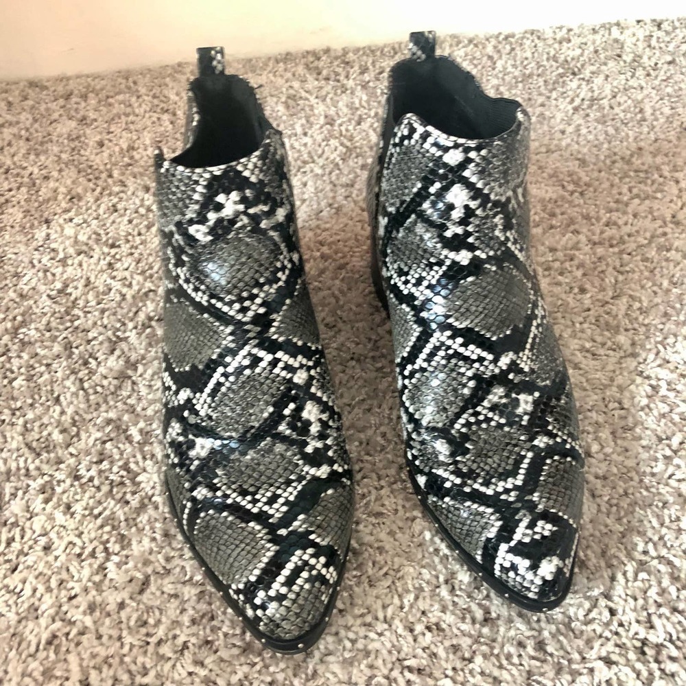Bar lll Gabby Ankle Booties Snake Print Sz 6​​​​​​